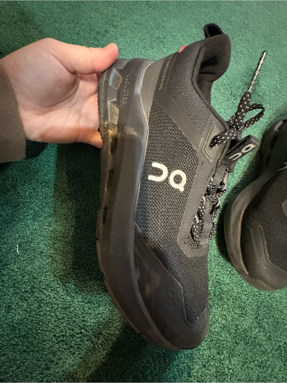 On Woman’s Cloud running Black Athletic Sneakers